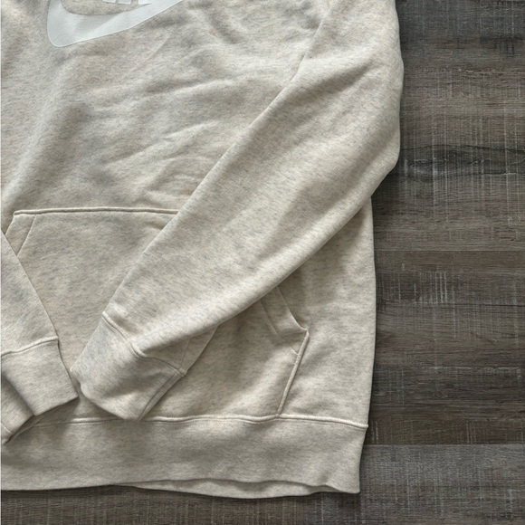 SALE🎉. Nike Hoodie - Picture 5 of 9